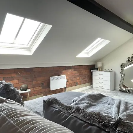 5-bedroom Luxury Duplex Penthouse Apartment