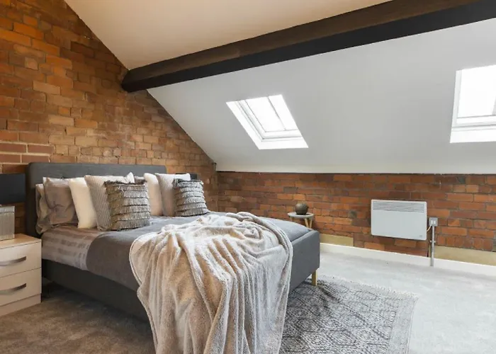 5-bedroom Luxury Duplex Penthouse برادفورد