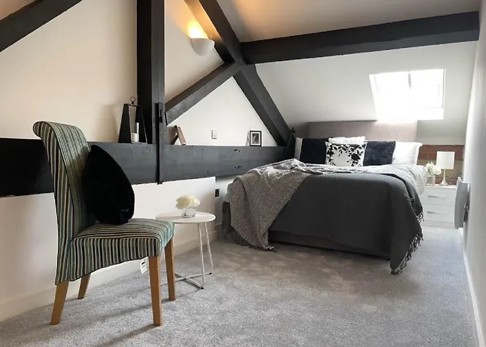 5-bedroom Luxury Duplex Penthouse Bradford (West Yorkshire)