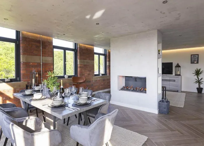 5-bedroom Luxury Duplex Penthouse شقة *