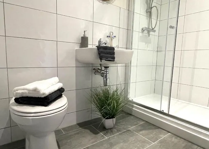 5-bedroom Luxury Duplex Penthouse Apartment *